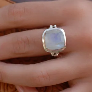 Alice Moonstone Ring
