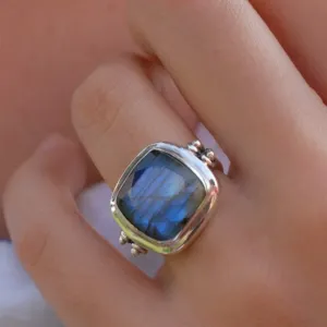 Alice Rainbow Labradorite Square Ring
