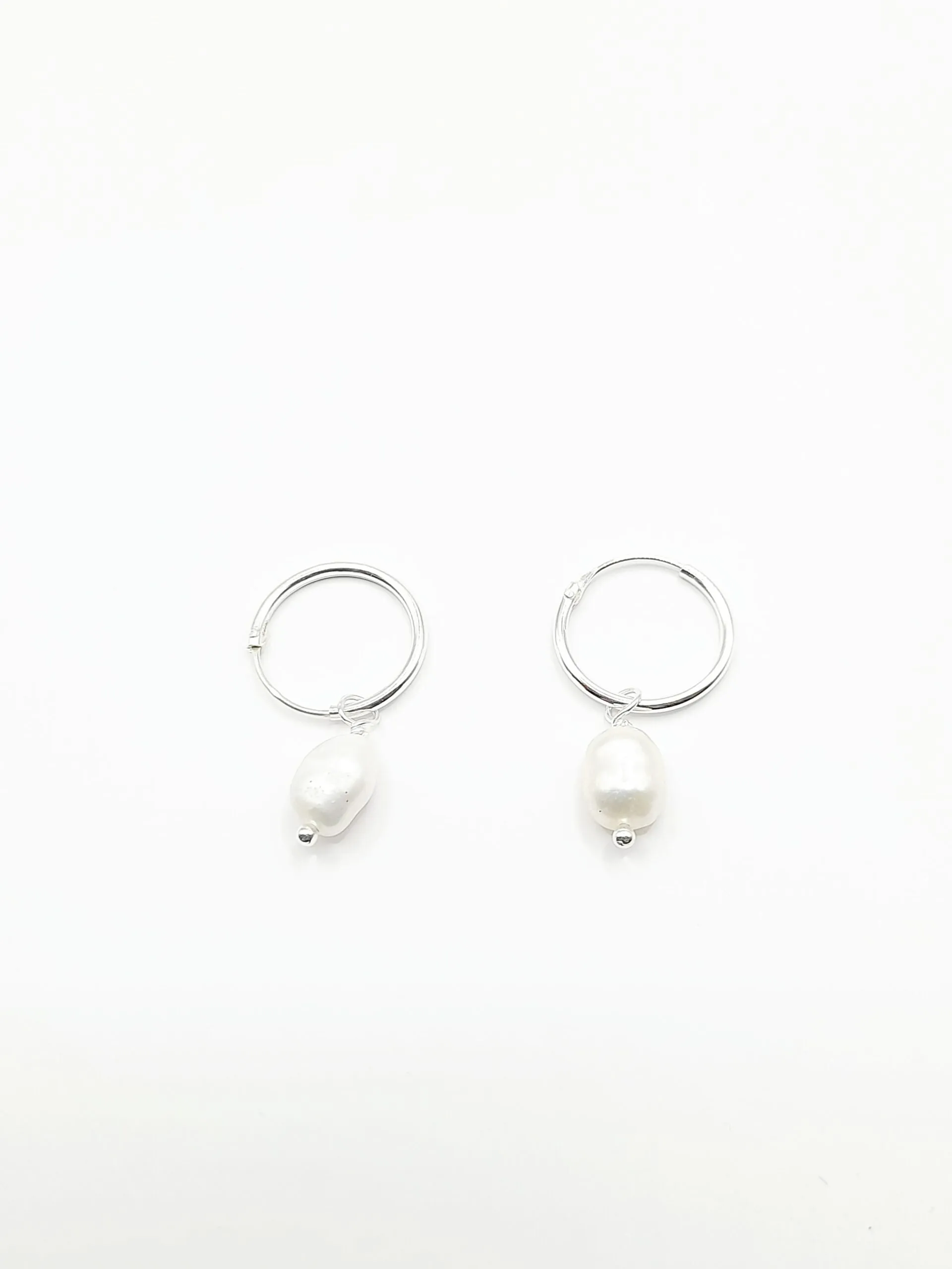 Some Sterling Silver Freshwater Pearl Huggie Earrings 811